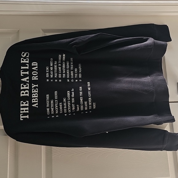 NWT Hybrid The Beatles Abbey Road Album Songs  Black Crewneck Sweater L - Picture 10 of 15